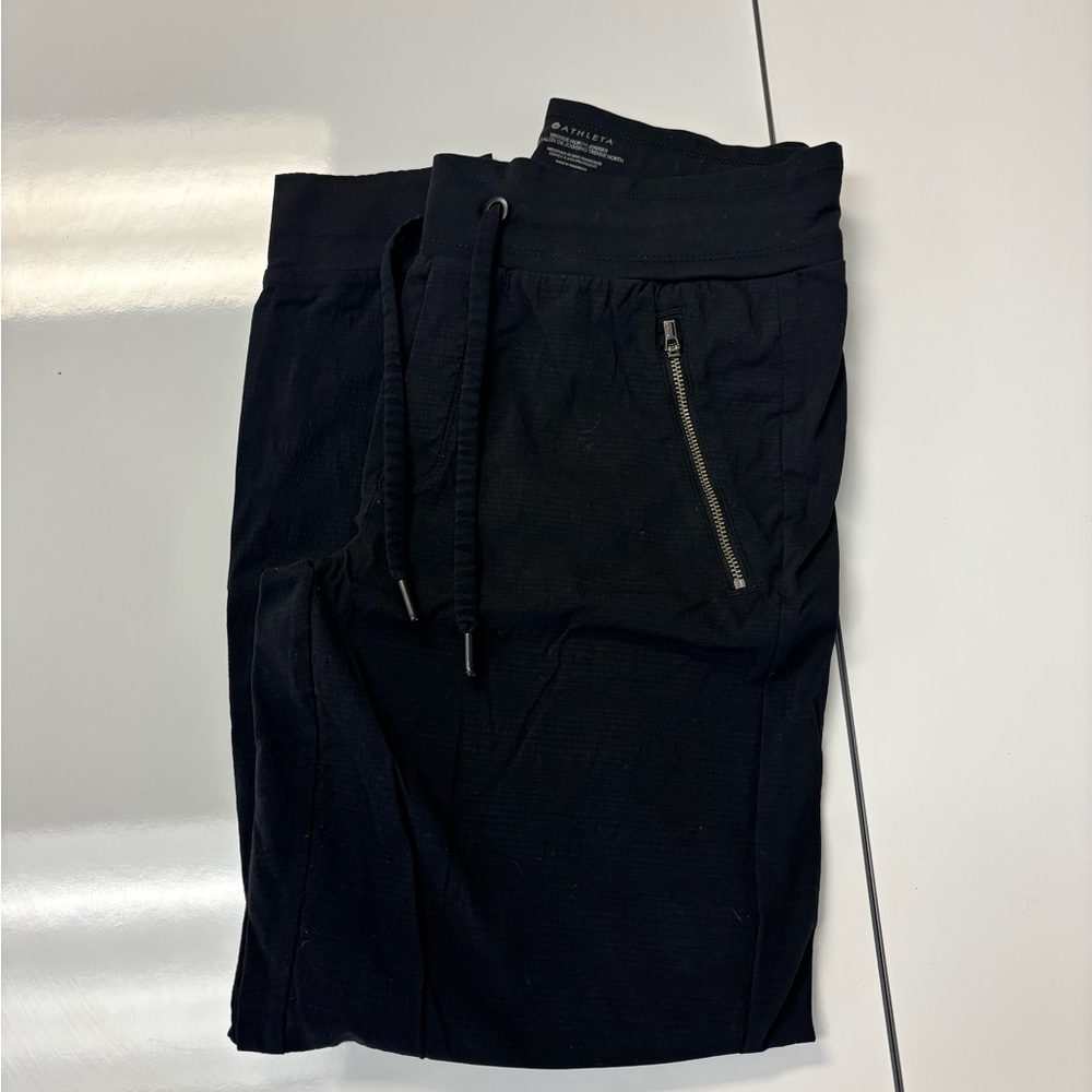Athleta Black Trekkie Track Pants. Size 6